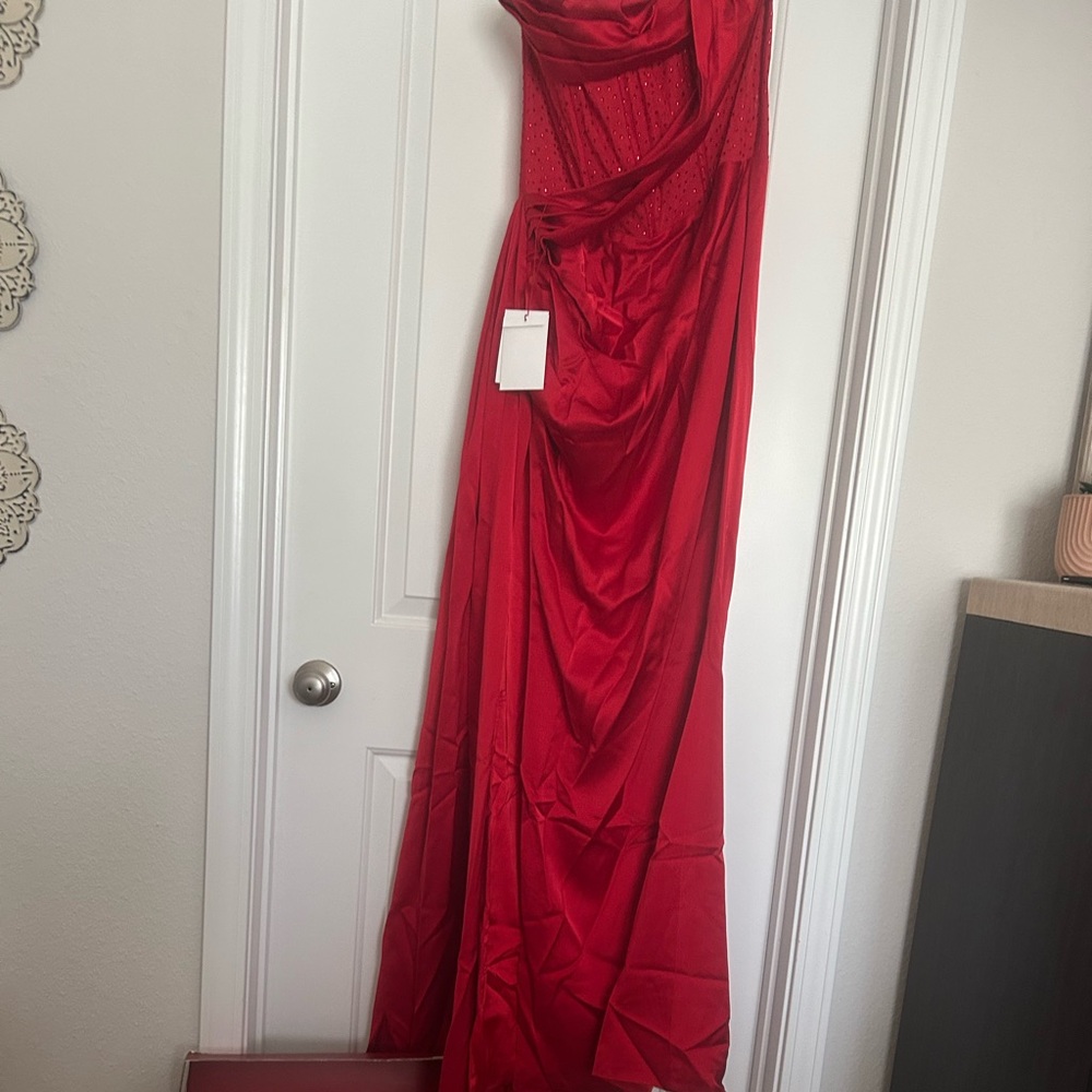 Chic Strapless Red Gown